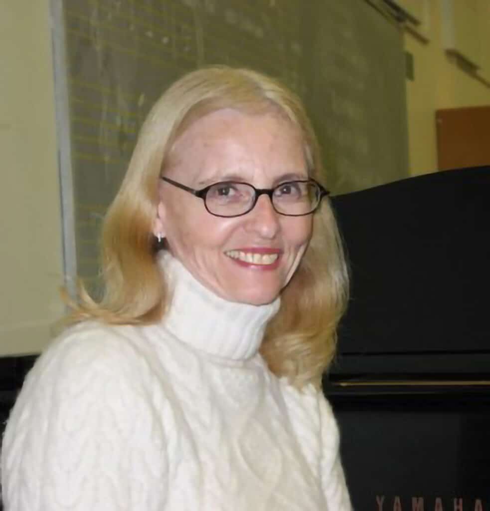 Mona Lands, Pianist & Executive Assistant